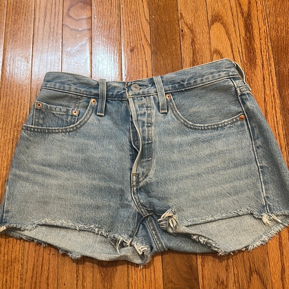 Levi’s 501 medium wash Jean shorts - Picture 1 of 2